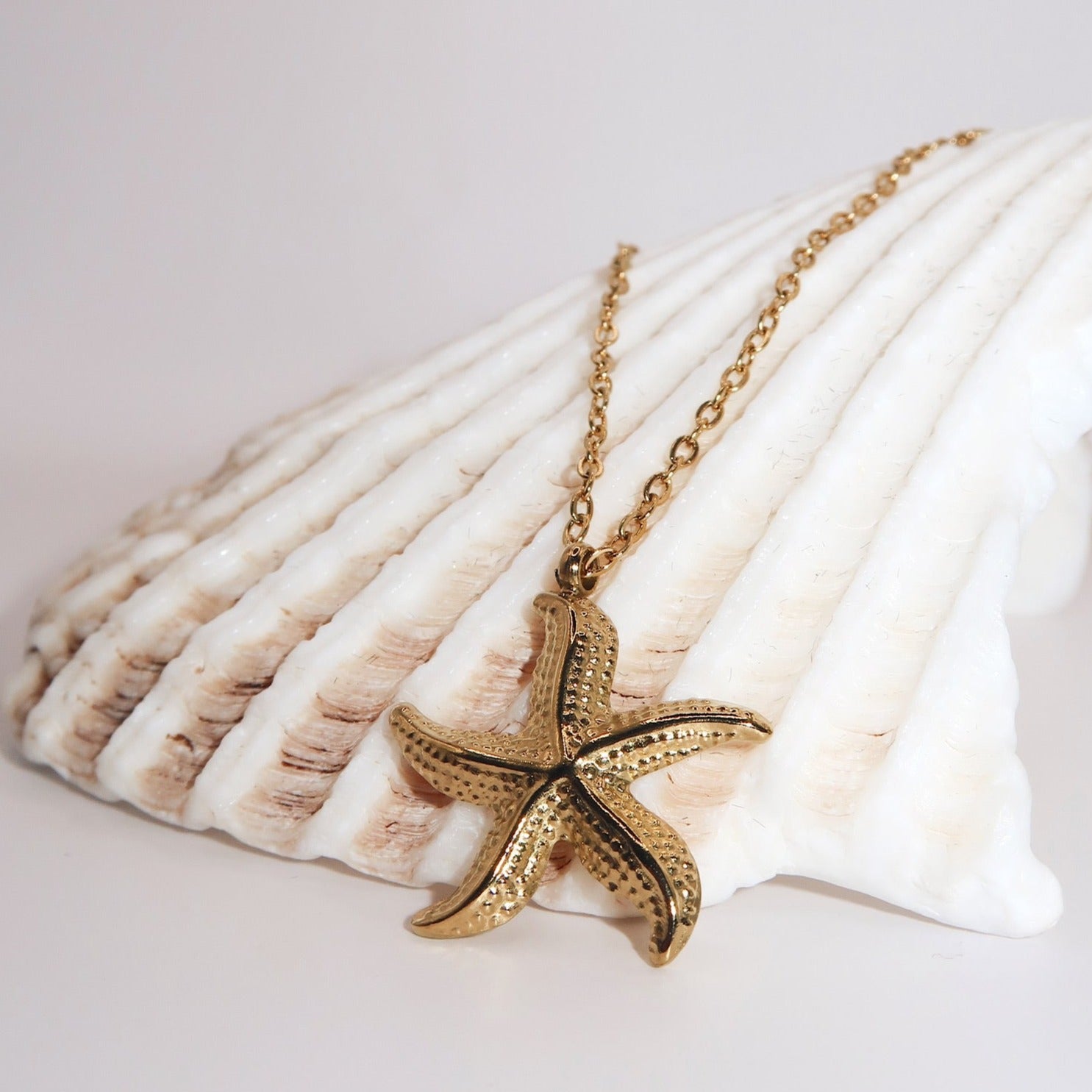 ADDISON - 18K PVD Gold Plated Dainty Starfish Pendant Necklace - Mixed Metals
