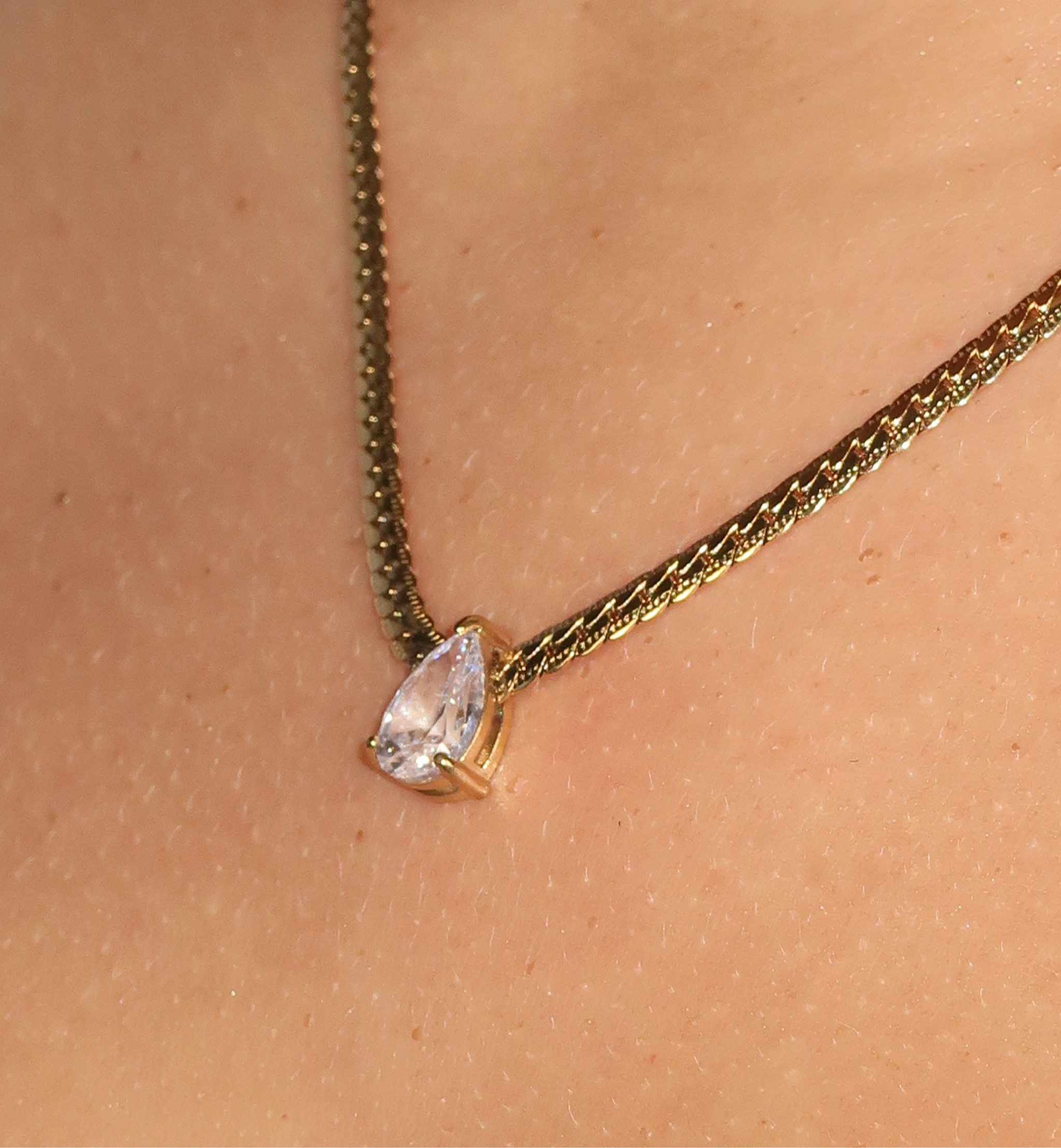 Melanie - Link Chain with Teardrop Diamond Pendant