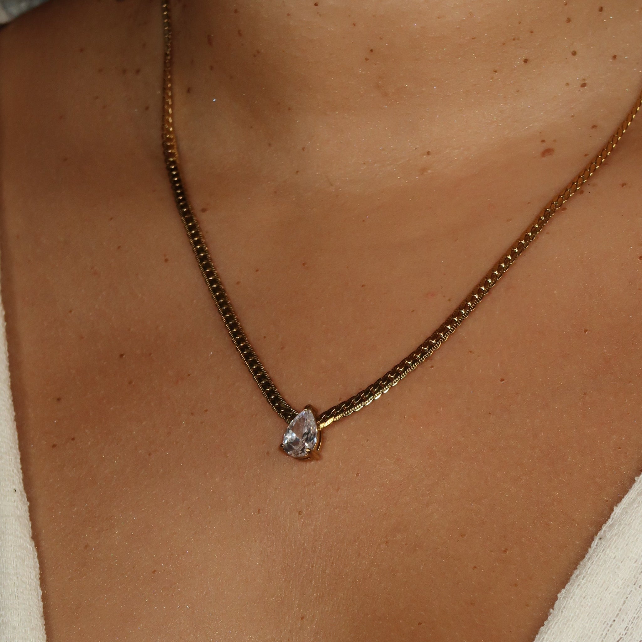 Melanie - Link Chain with Teardrop Diamond Pendant