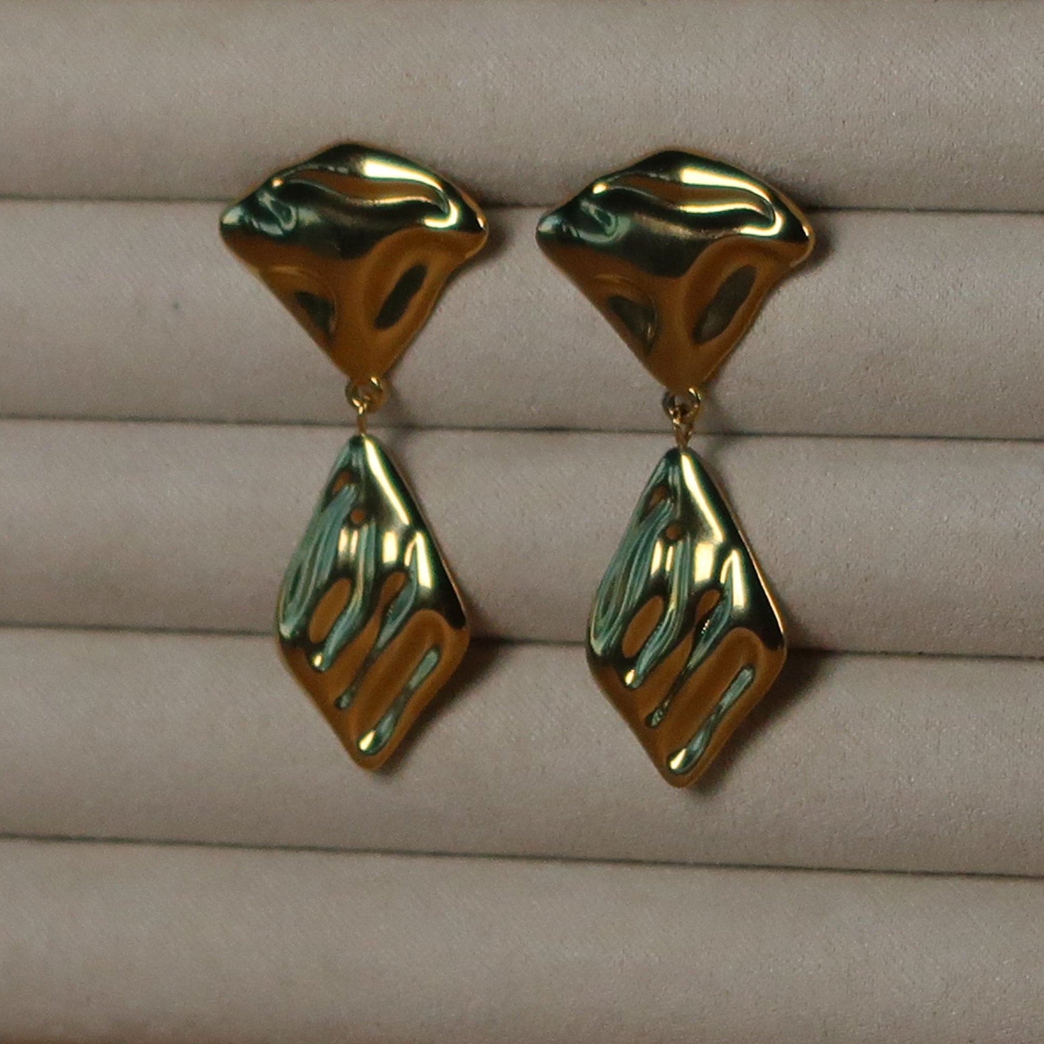 Annie - Geometric Shaped Hammard Pendant Earrings